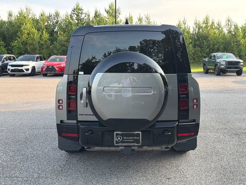 Used 2025 Land Rover Defender 130 X-Dynamic SE AWD/4WD image 21