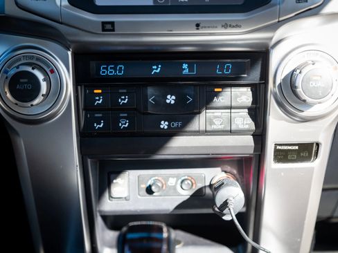 Used 2014 Toyota 4Runner Limited image 21