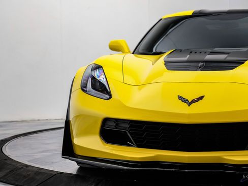 Used 2015 Chevrolet Corvette Z06 w/ 3LZ Preferred Equipment Group RWD image 41
