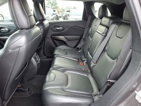 Certified 2019 Jeep Cherokee Limited w/ Luxury Group image 12