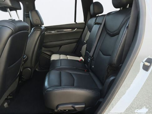 Used 2020 Cadillac XT6 Premium Luxury FWD image 32