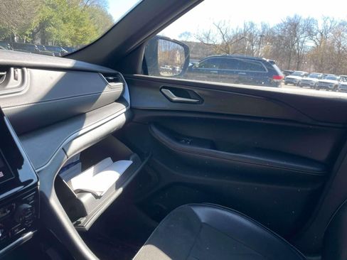 Used 2023 Jeep Grand Cherokee Altitude image 33