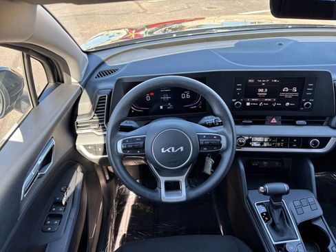 Used 2025 Kia Sportage LX image 33