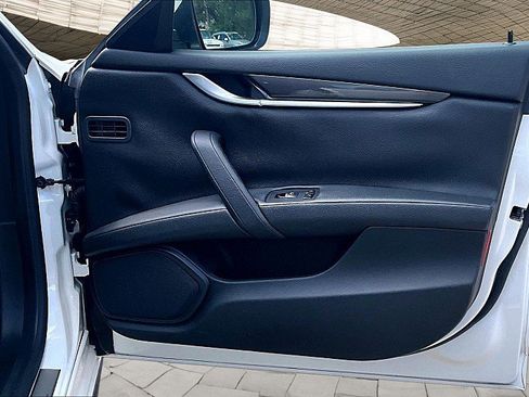 Used 2015 Maserati Ghibli RWD image 15