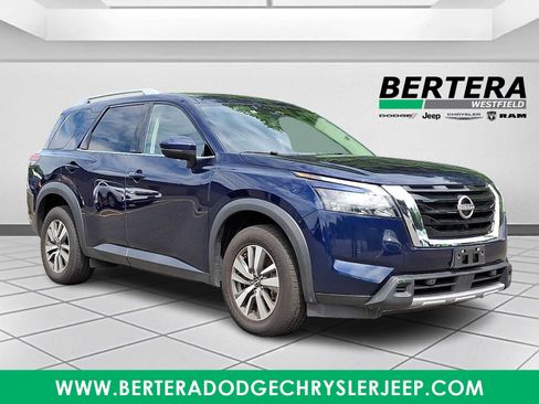 Used 2025 Nissan Pathfinder SL AWD/4WD image 1