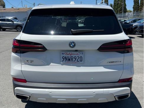Used 2025 BMW X5 xDrive50e AWD/4WD image 4