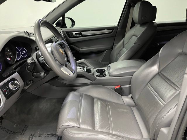 Used 2022 Porsche Cayenne Platinum Edition AWD/4WD image 38