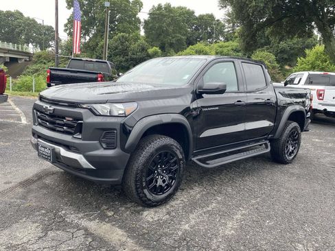 Used 2023 Chevrolet Colorado Trail Boss w/ Advanced Trailering Package AWD/4WD image 3