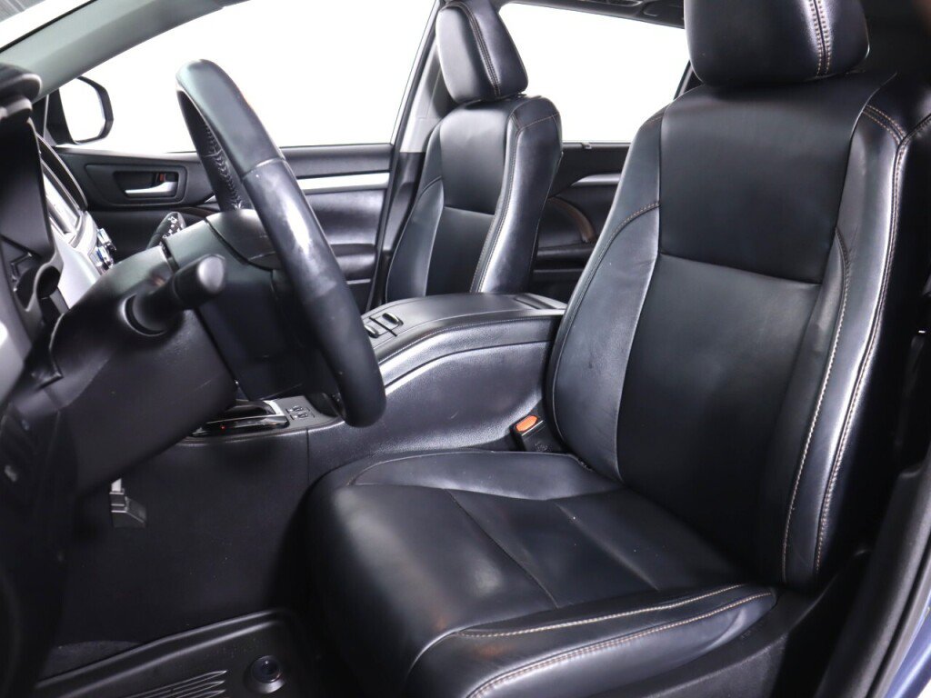 Used 2017 Toyota Highlander XLE AWD/4WD image 33