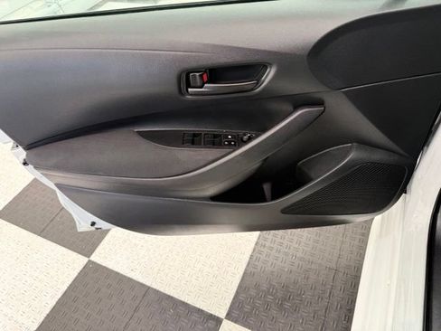 Used 2025 Toyota Corolla LE FWD image 13
