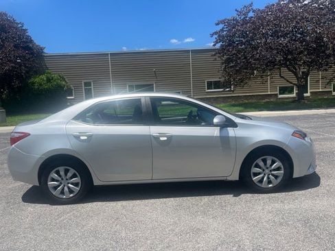Used 2015 Toyota Corolla LE FWD image 2