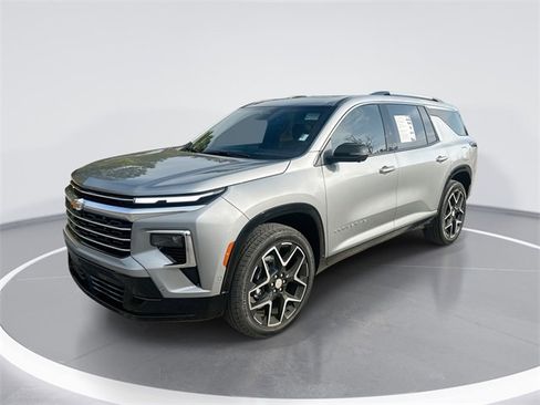 Used 2026 Chevrolet Traverse High Country image 1