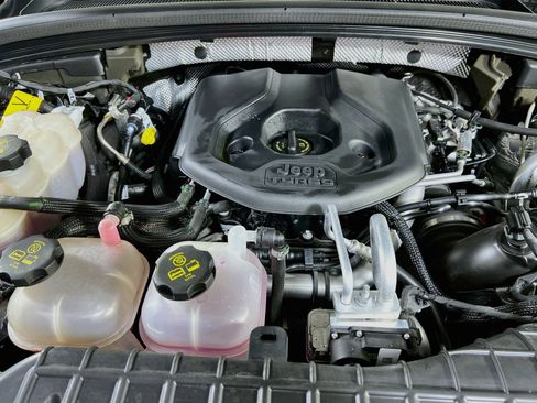 Used 2022 Jeep Grand Cherokee Limited w/ Luxury Tech Group II image 30