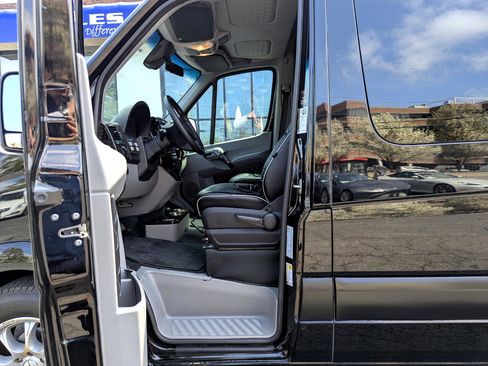 Used 2017 Mercedes-Benz Sprinter 2500 image 11