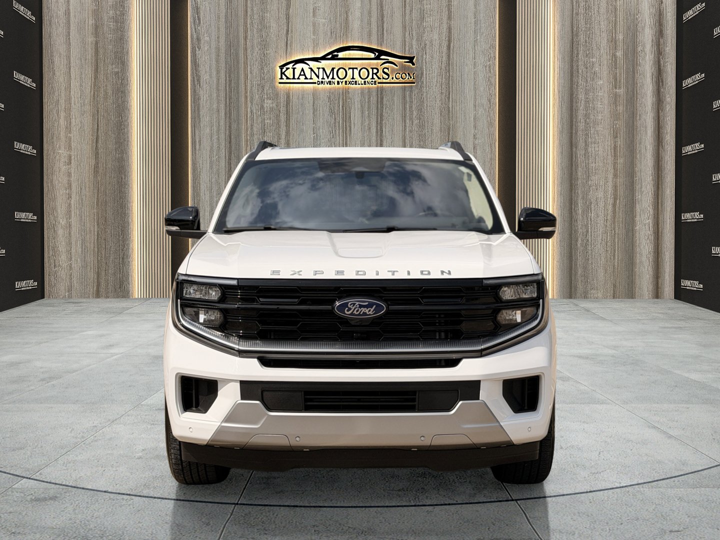 Used 2025 Ford Expedition Platinum AWD/4WD image 2