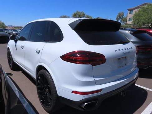 Used 2017 Porsche Cayenne AWD/4WD image 4
