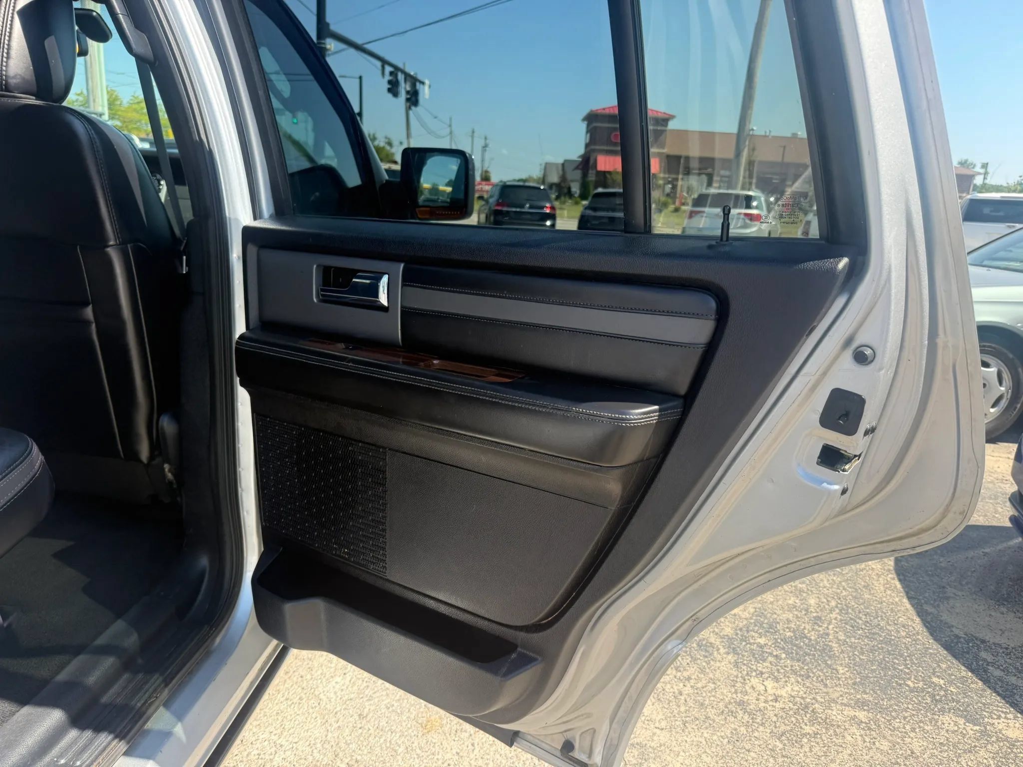 Used 2016 Ford Expedition Platinum AWD/4WD image 20