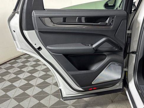 New 2026 Porsche Cayenne GTS AWD/4WD image 34