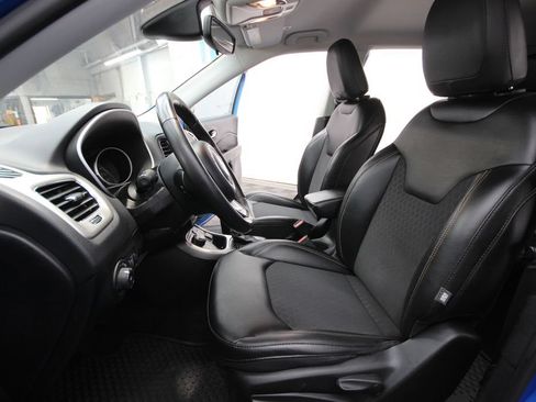 Used 2019 Jeep Compass Latitude w/ Cold Weather Group AWD/4WD image 12