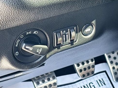 Used 2022 Dodge Challenger R/T Scat Pack RWD image 11
