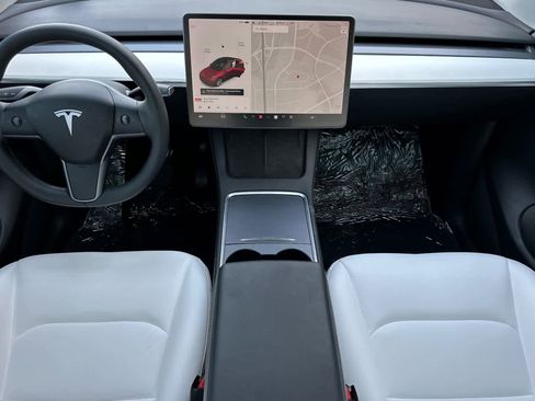Used 2021 Tesla Model Y Long Range image 3