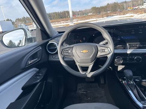 Used 2024 Chevrolet Trax LT image 15