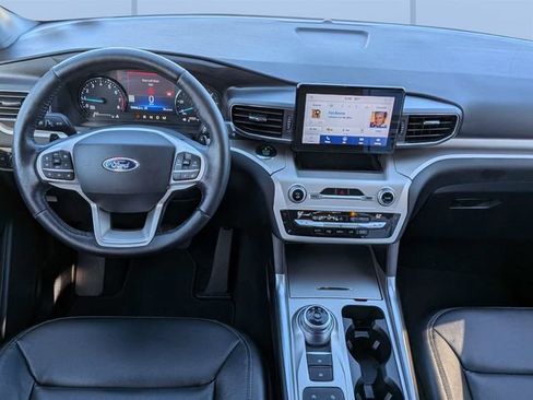 Used 2020 Ford Explorer XLT w/ Equipment Group 202A RWD image 15