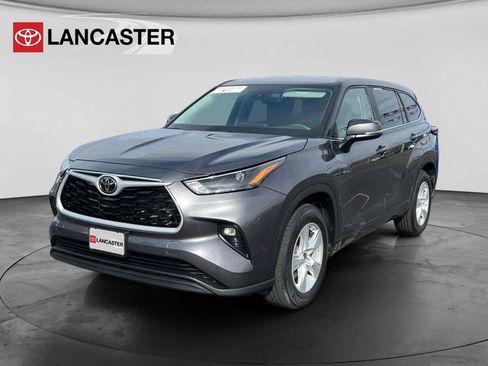 Certified 2024 Toyota Highlander LE image 3