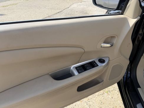 Used 2013 Chrysler 200 Limited FWD image 21