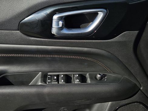 Used 2023 Jeep Compass Limited image 31