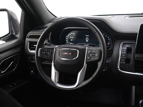 Used 2023 GMC Yukon XL SLE image 15