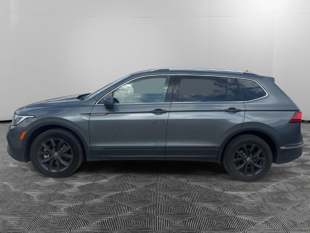 Used 2024 Volkswagen Tiguan SE FWD image 2