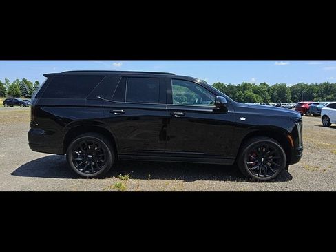 Used 2025 Cadillac Escalade Sport AWD/4WD image 2