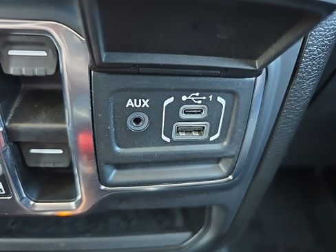 Certified 2023 Jeep Gladiator Willys image 30