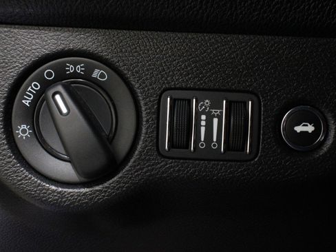 Used 2019 Dodge Challenger SRT Hellcat Redeye image 11