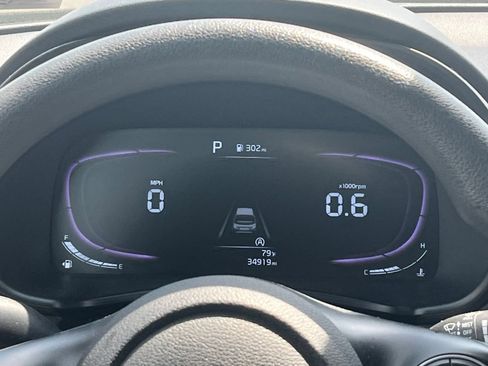Used 2025 Kia Soul LX w/ LX Technology Package FWD image 38