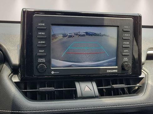 Used 2021 Toyota RAV4 XLE FWD image 16