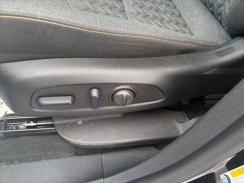 Used 2024 Chevrolet Equinox LT image 12