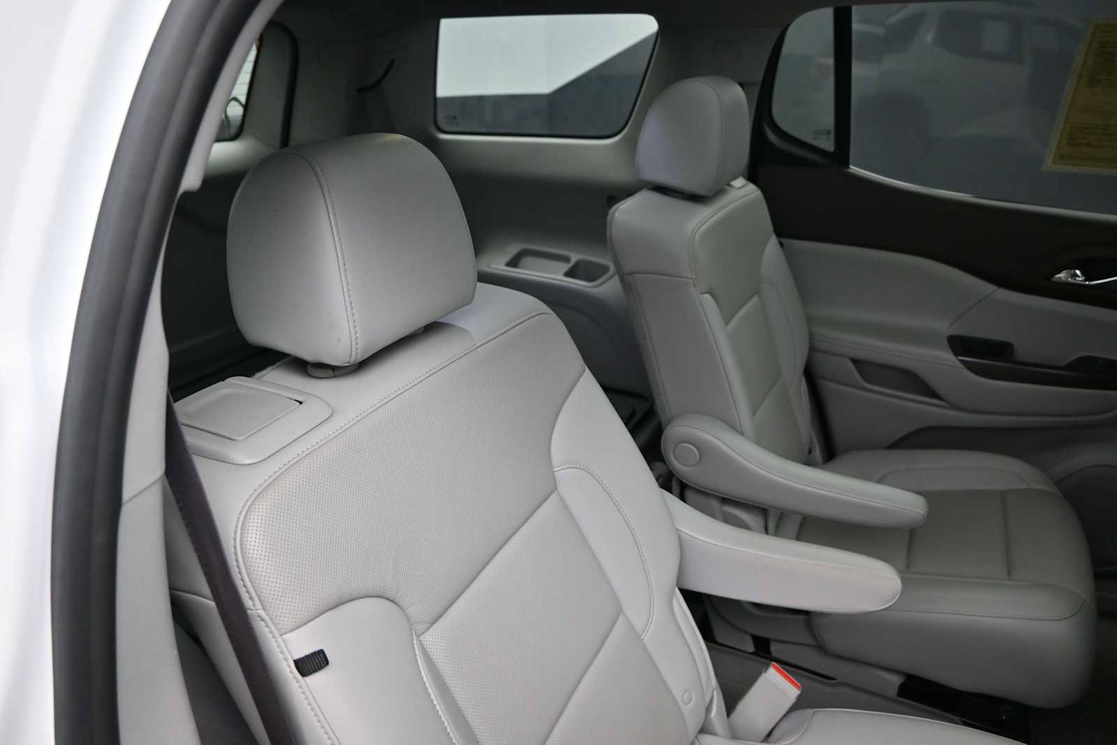 Used 2021 GMC Acadia SLT w/ LPO, Floor Liner Package AWD/4WD image 30