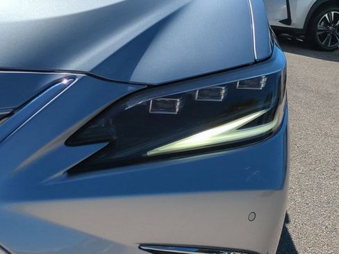 Used 2023 Lexus ES 350 w/ Ultra Luxury Package image 9