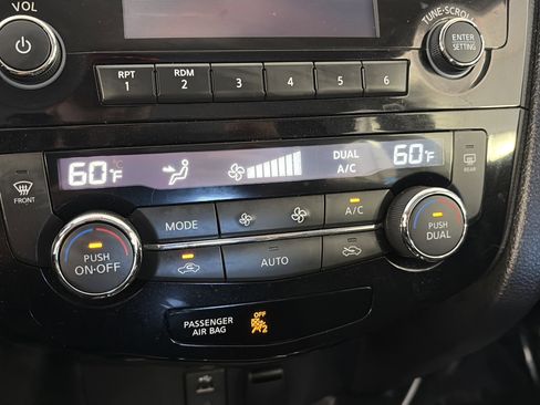 Used 2017 Nissan Rogue Sport SV image 24