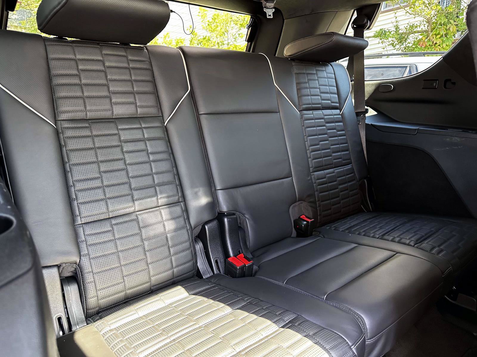 Used 2024 Cadillac Escalade Premium Luxury Platinum AWD/4WD image 18