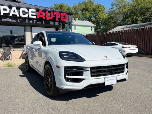 Used 2024 Porsche Cayenne S AWD/4WD image 4