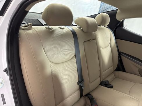 Used 2015 Hyundai Elantra SE FWD image 21