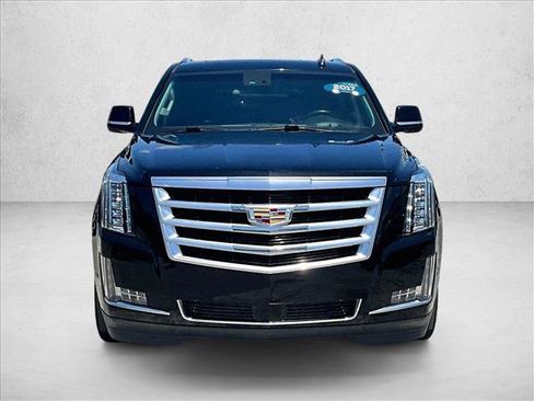 Used 2017 Cadillac Escalade ESV Luxury RWD image 3