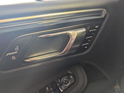 Used 2025 Porsche Macan image 29