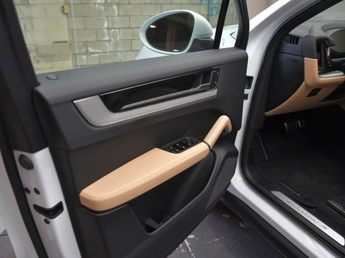 New 2026 Porsche Cayenne S AWD/4WD image 12