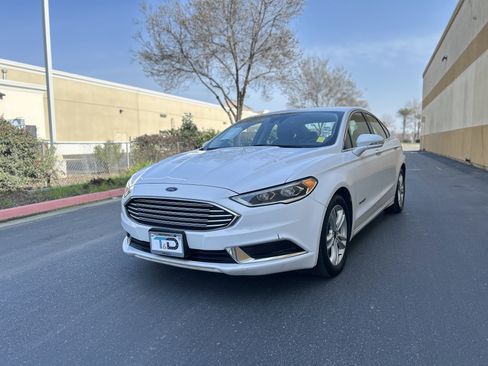 Used 2018 Ford Fusion SE w/ Equipment Group 602A image 1