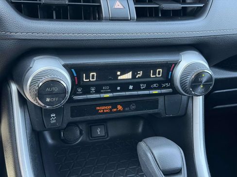 Used 2022 Toyota RAV4 LE AWD/4WD image 27