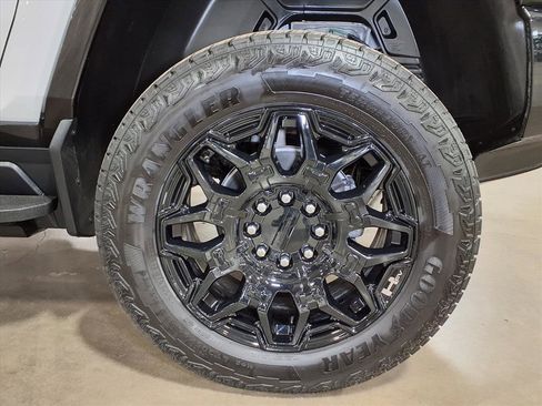 Used 2026 GMC Hummer EV SUV image 22